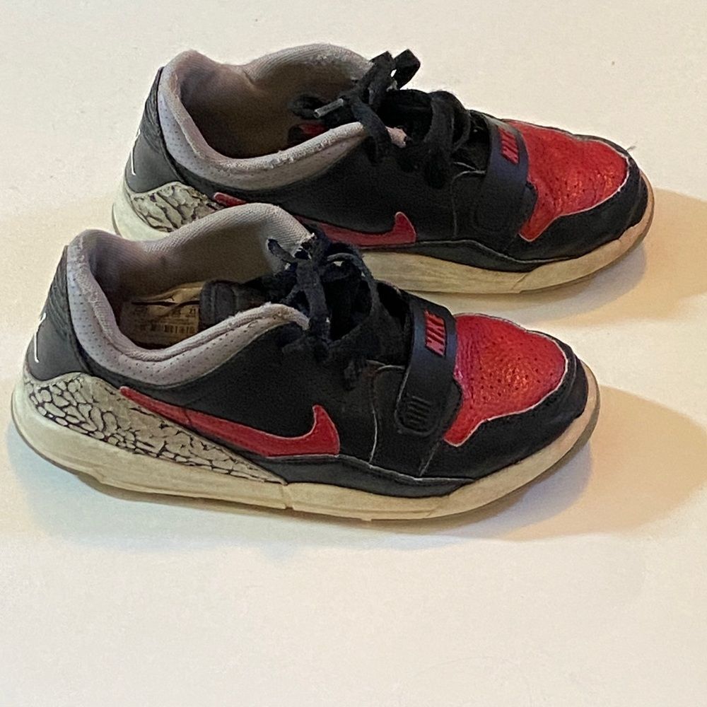Nike Kids Black and Red Sneakers Size 2.5Y Not Insoles - Picture 4 of 15